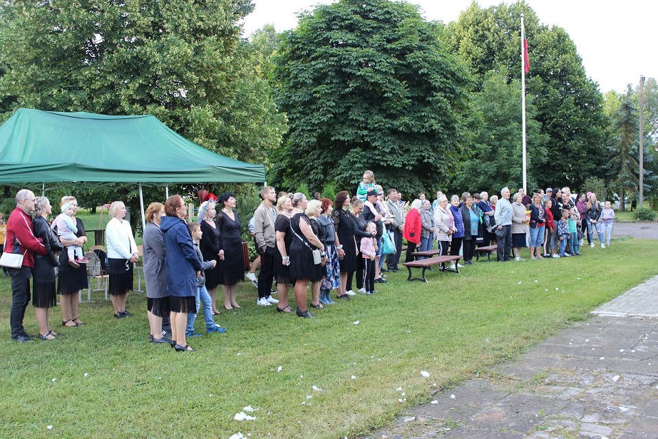 Vėriškių kaimo gyventojai šventė Valstybės dieną!