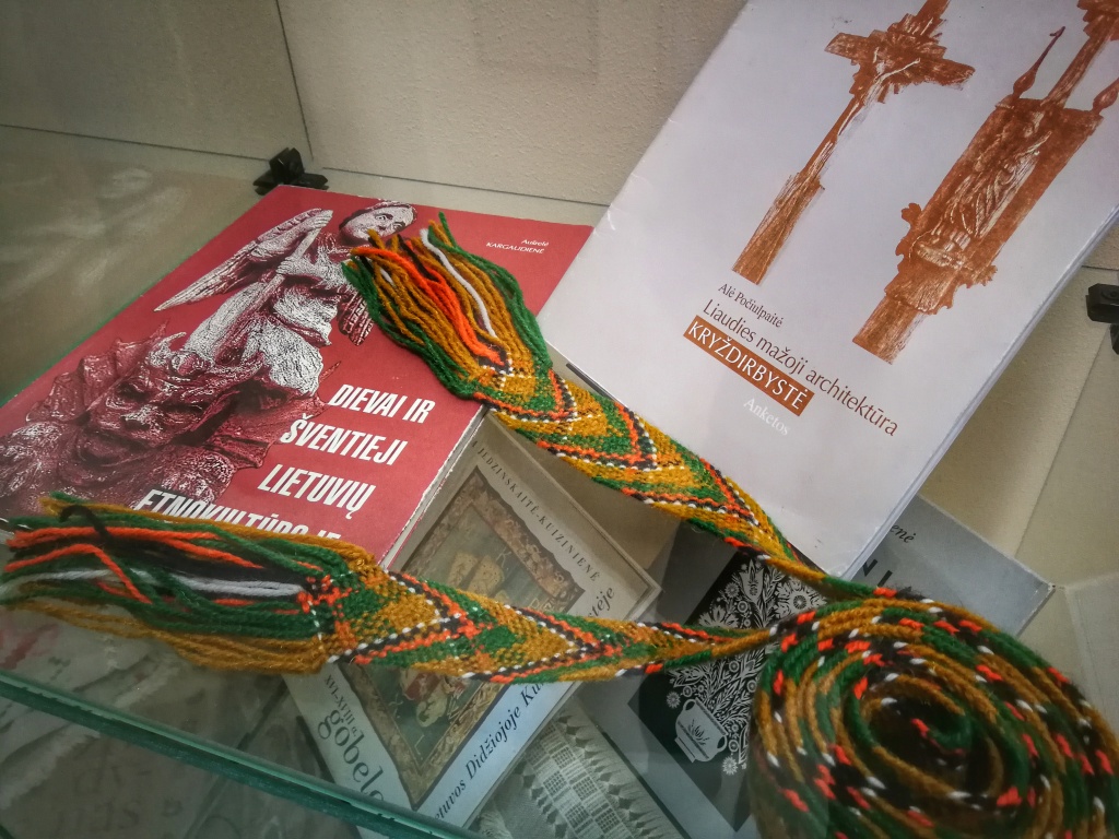 Viena tema – dvi parodos